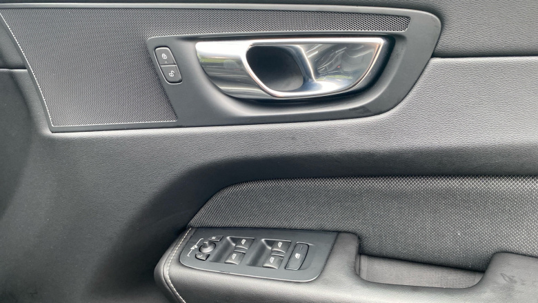 Volvo Xc60 2.0 B4D R DESIGN 5dr AWD Geartronic Diesel Estate